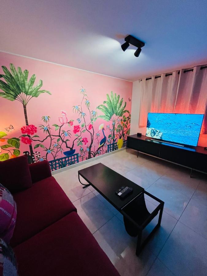 Pink Tropical Champagne Apartment Reims Exterior photo